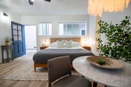 Steps from the beach! Studio Surf Extended Stay - Image 4
