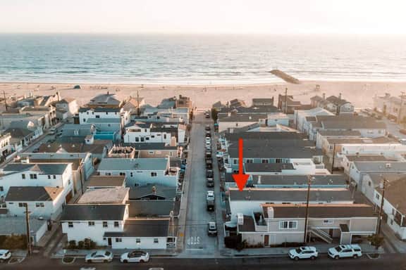 Steps to the beach! Free Parking, Outdoor Shower - Image 2
