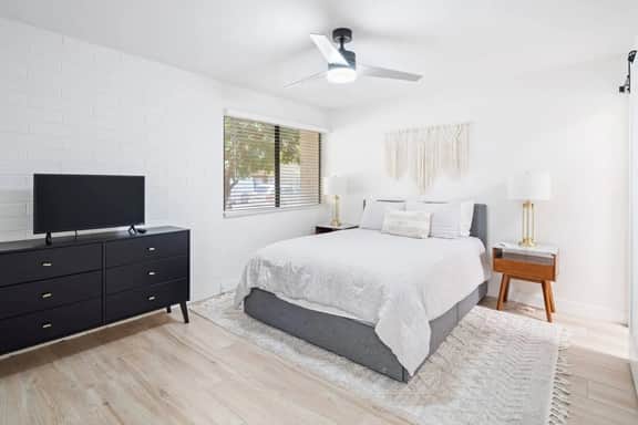 Old Town Family Stay, Workspace & Near Trolley - Image 4