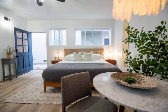 Steps from the beach! Studio Surf Extended Stay - Image 4