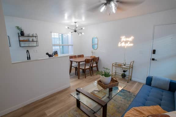 Steps from the beach! 2bd Extended Loft w/parking - Image 3