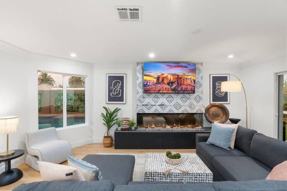 Heated Pool, Game Room & Chef's Kitchen - Image 1