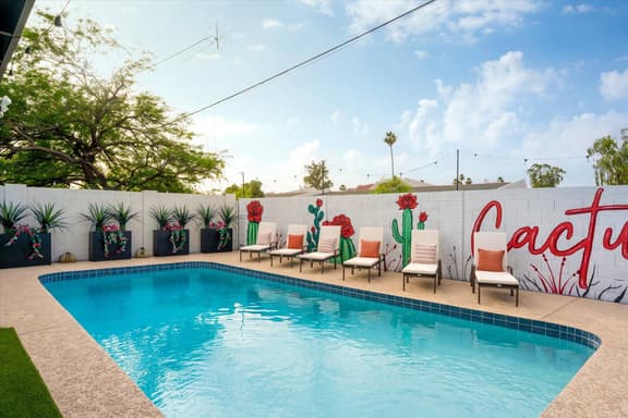 Ultimate Getaway, Pool, Hot Tub & Mini Golf - Image 1