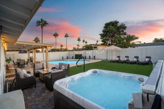 Stylish Desert Family Getaway + Pool - Image 1