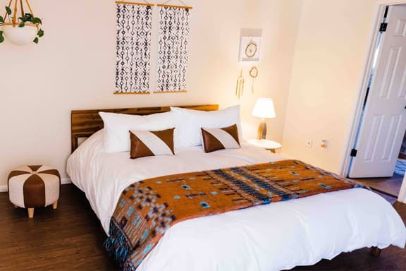 Sunlit Escape, Pool Access, Pet-Friendly - Image 1