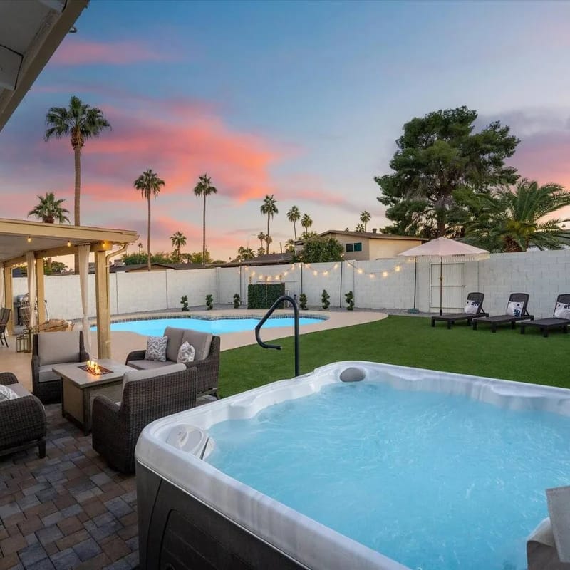 Stylish Desert Family Getaway + Pool