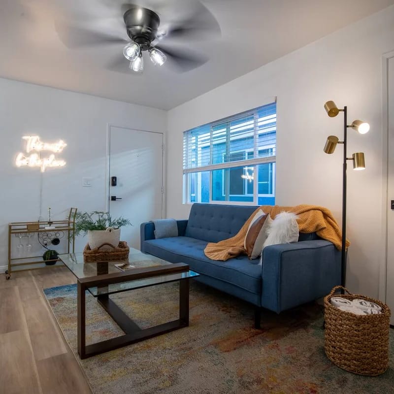 Steps from the beach! 2bd Extended Loft w/parking
